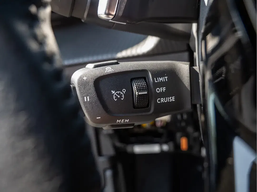 Peugeot 2008 145 e-DSC6 Hybrid Allure - Thumbnail 11