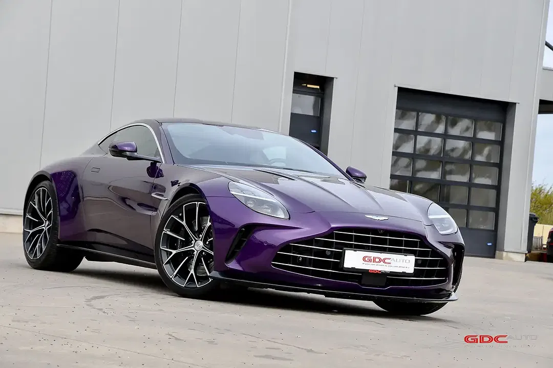 Aston Martin Vantage Coupe - Thumbnail 10