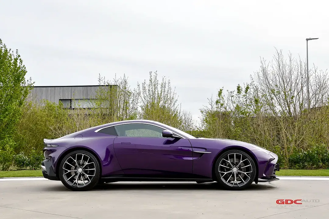 Aston Martin Vantage Coupe - Thumbnail 12