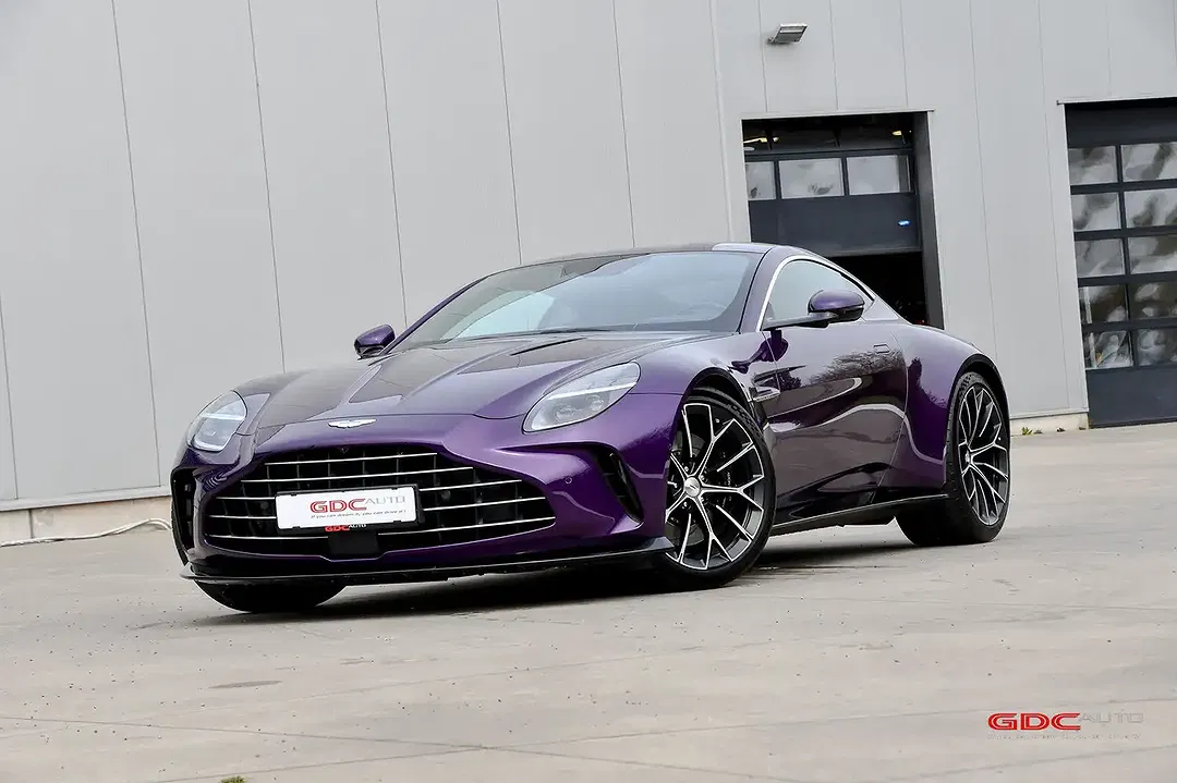 Aston Martin Vantage Coupe - Thumbnail 4