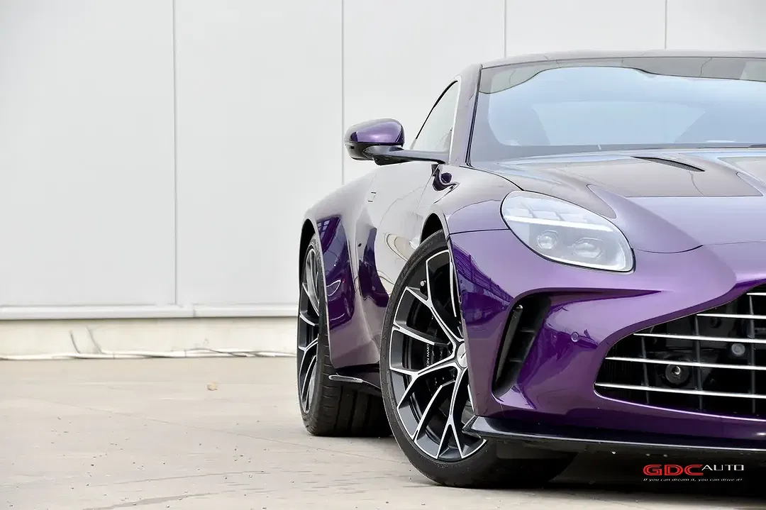 Aston Martin Vantage Coupe - Thumbnail 6