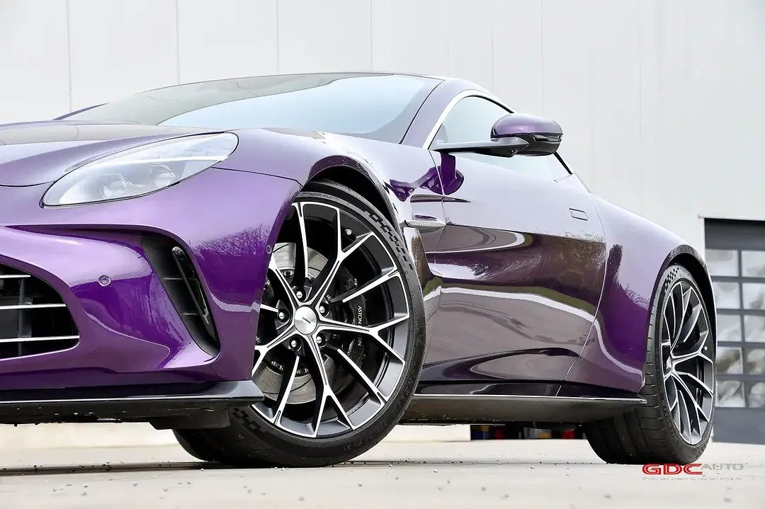 Aston Martin Vantage Coupe - Thumbnail 9