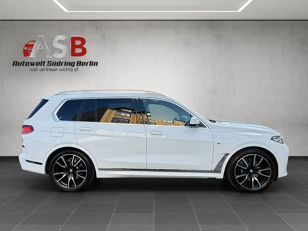 BMW X7 xDrive M - Thumbnail 3