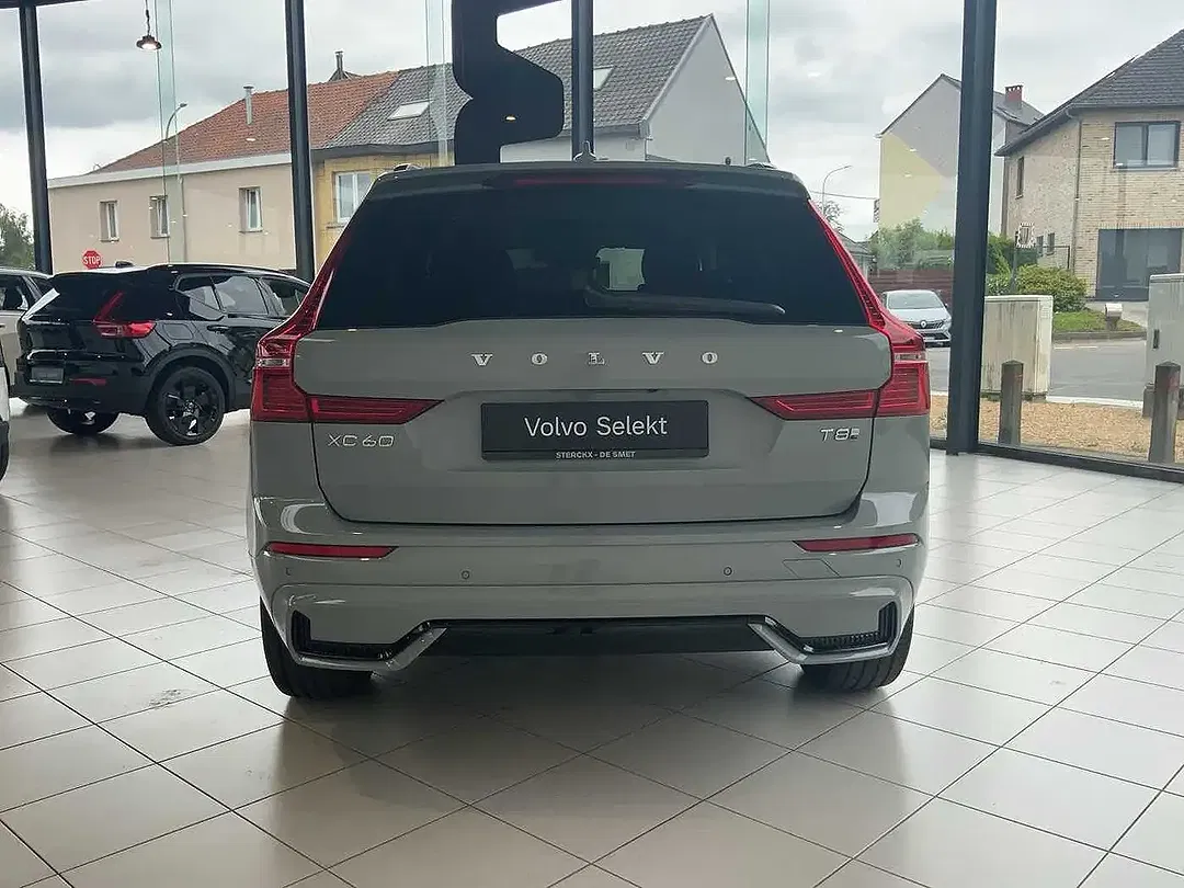 Volvo XC60 T8 PHEV Hybrid AWD Plus - Thumbnail 5