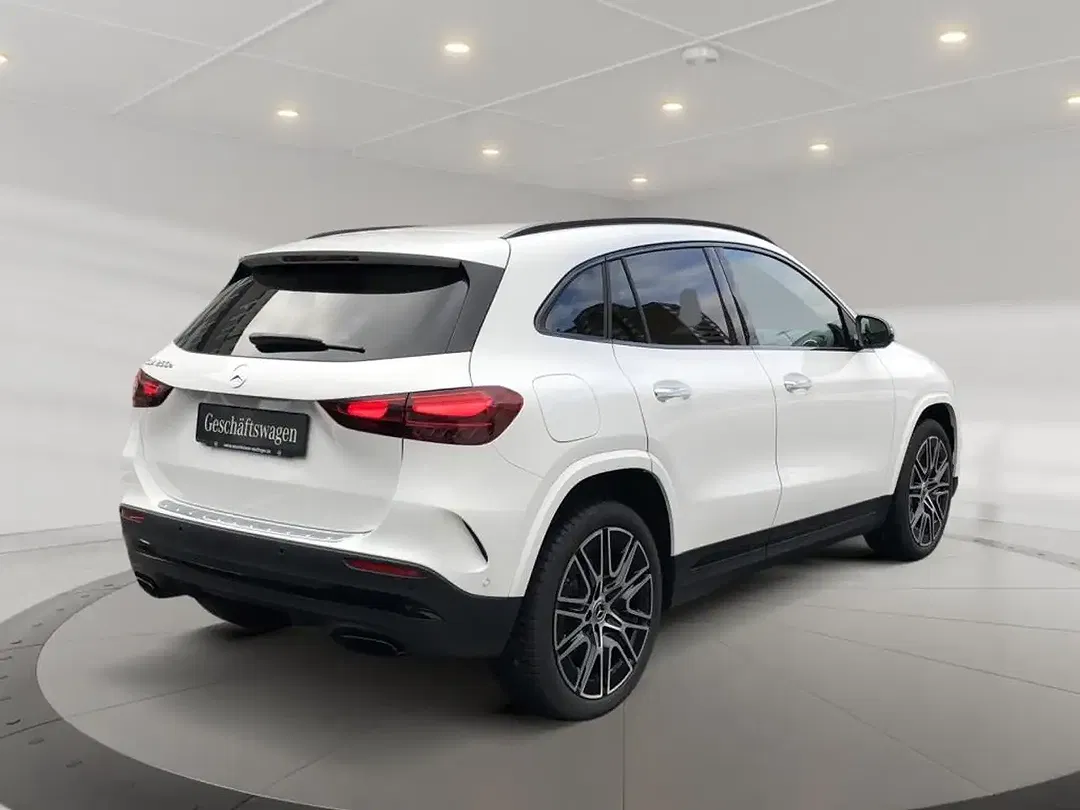 Mercedes-Benz GLA 250 AMG MBUX Night - foto 2