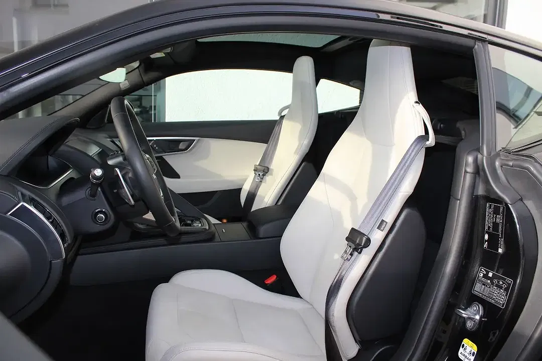 Jaguar F-Type P300 Coupe - Thumbnail 11