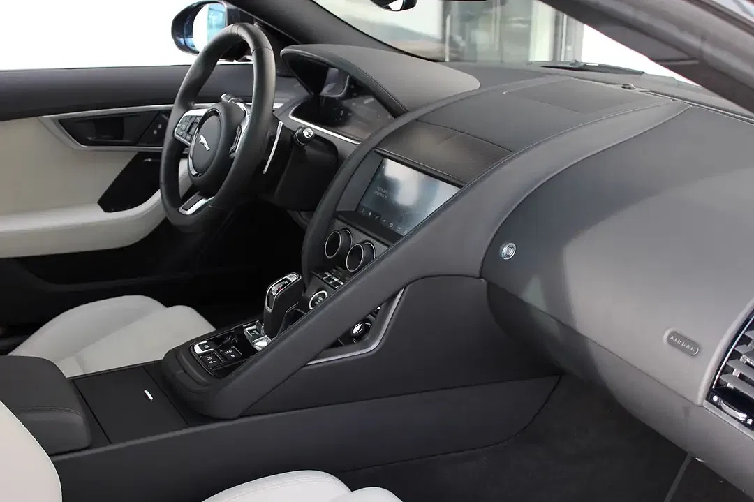 Jaguar F-Type P300 Coupe - Thumbnail 12