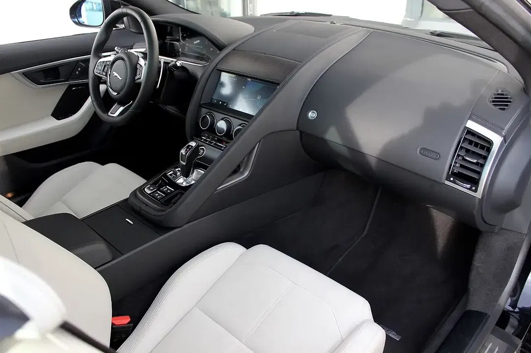 Jaguar F-Type P300 Coupe - Thumbnail 13