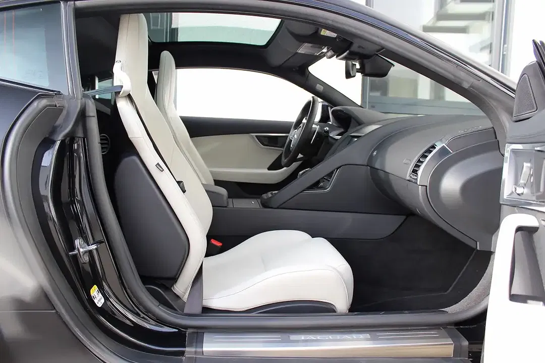 Jaguar F-Type P300 Coupe - Thumbnail 14