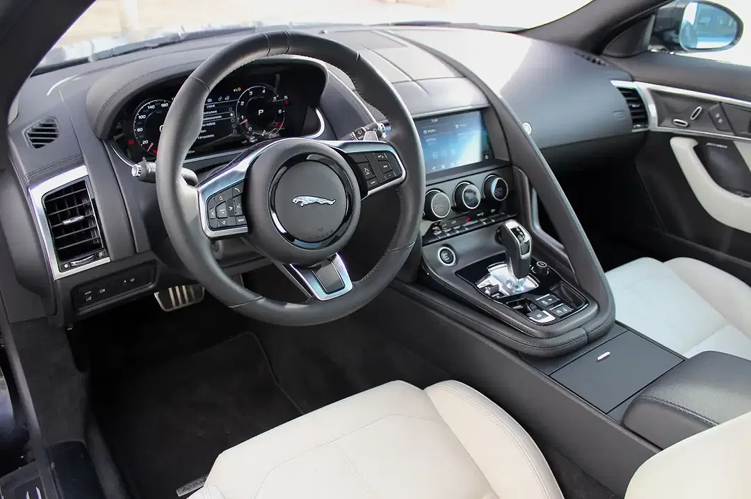 Jaguar F-Type P300 Coupe - Thumbnail 7