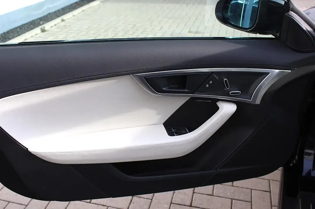 Jaguar F-Type P300 Coupe - Thumbnail 8