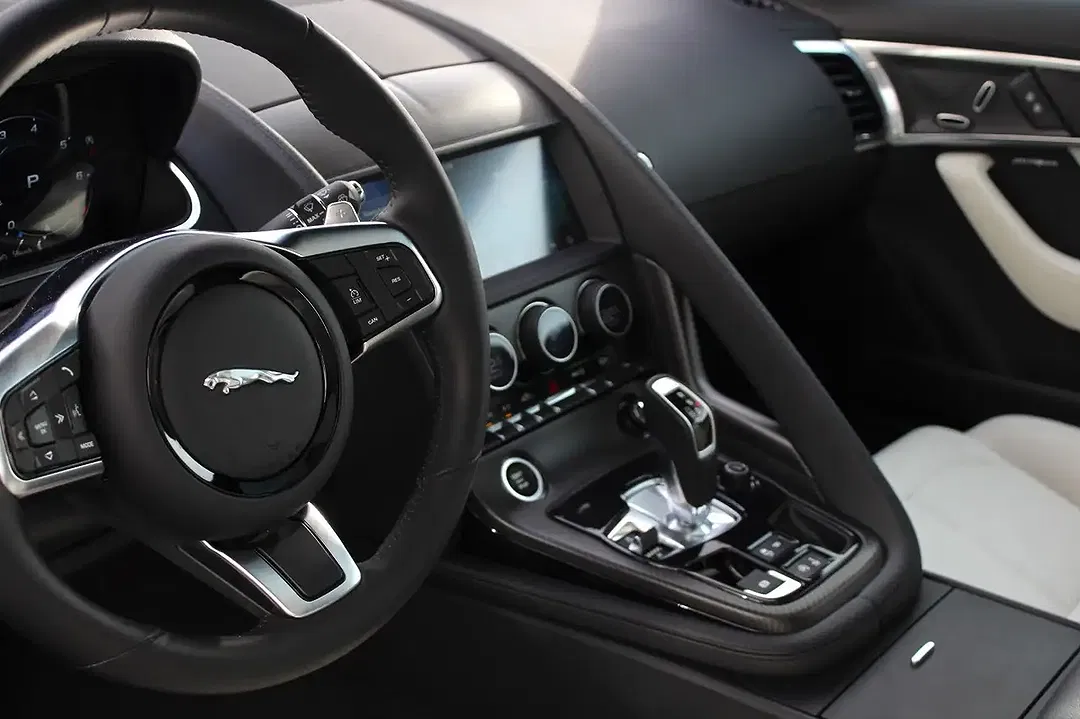 Jaguar F-Type P300 Coupe - Thumbnail 9