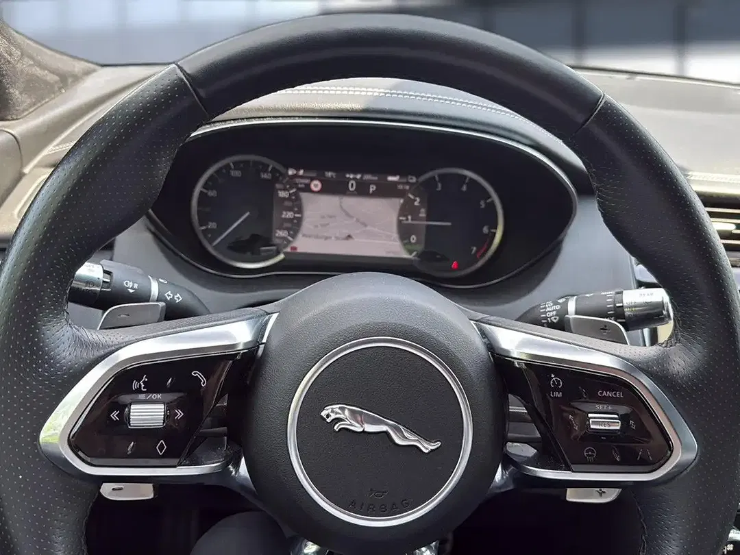 Jaguar E-Pace P300e 4x4 R-Dynamic S - Thumbnail 8