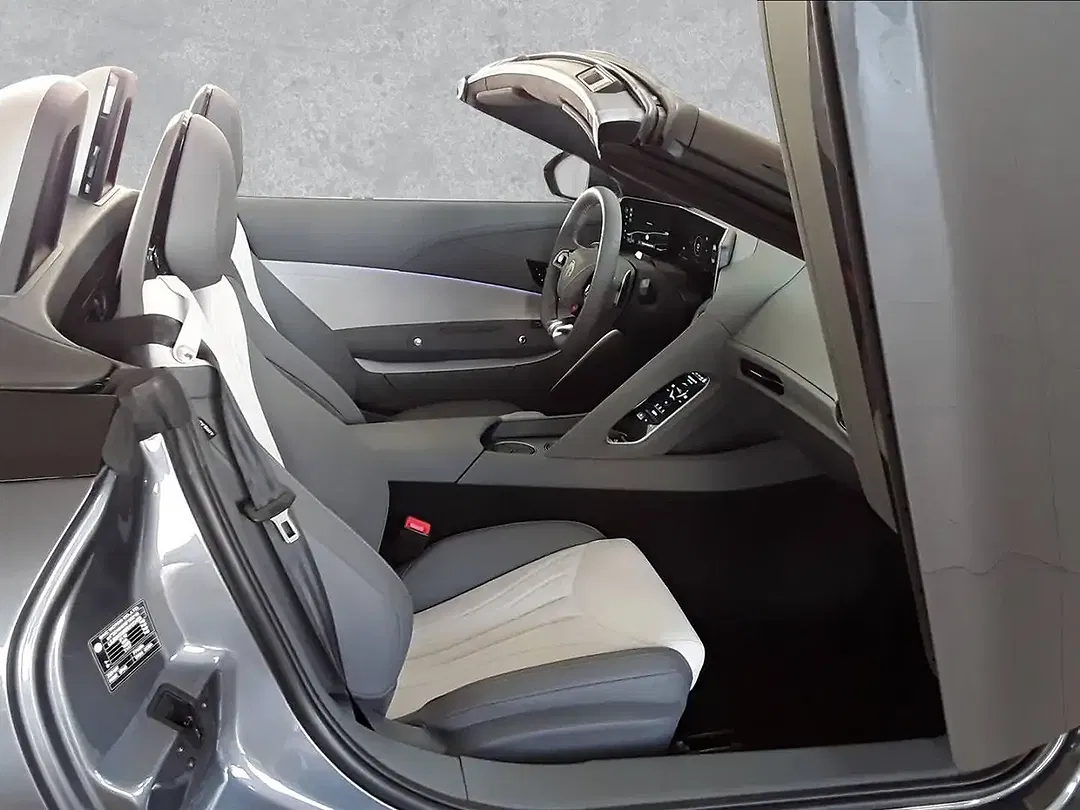 MG Cyberster - Thumbnail 3