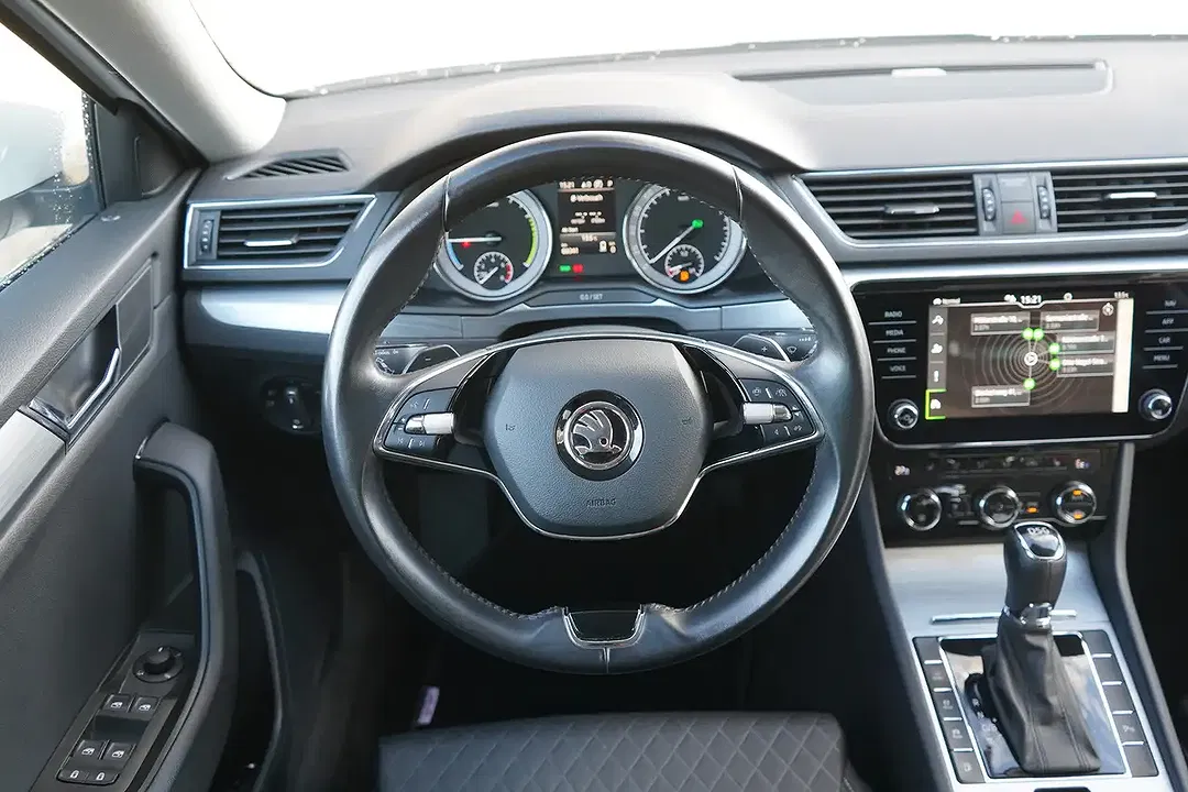 Skoda Superb iV Combi Ambition - foto 14