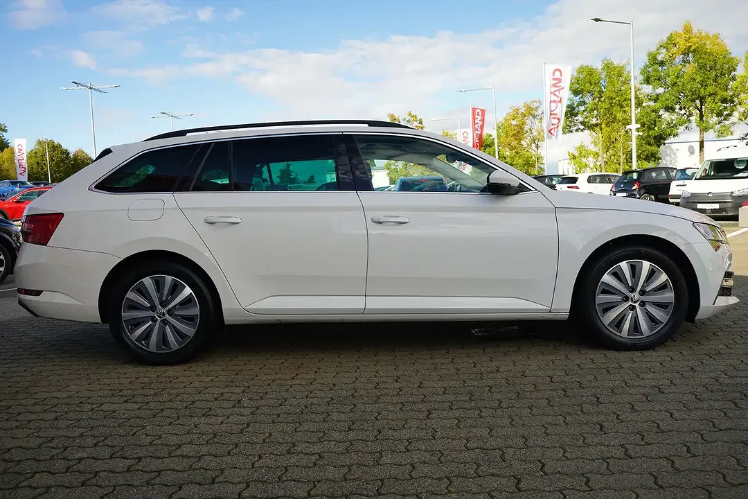 Skoda Superb iV Combi Ambition - foto 1