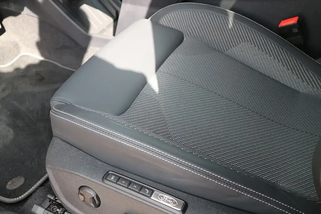 Ford Explorer Extended Range - Thumbnail 13