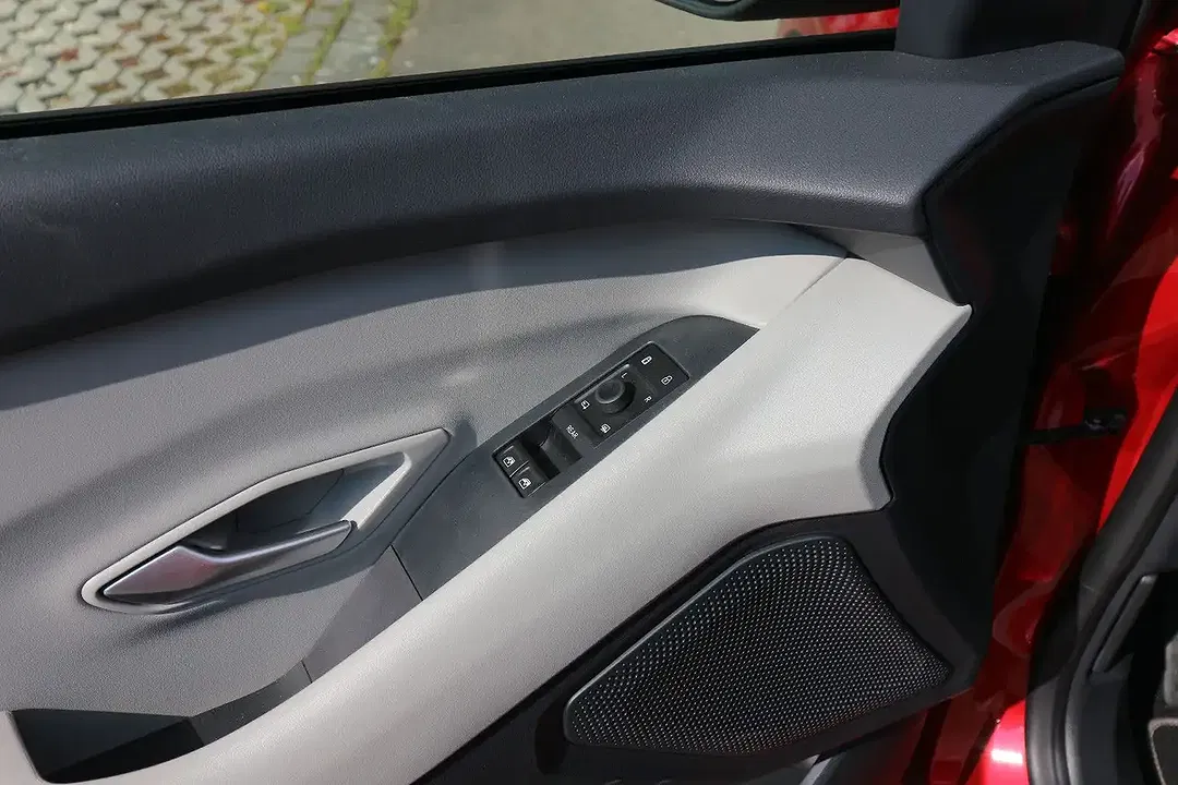 Ford Explorer Extended Range - Thumbnail 14