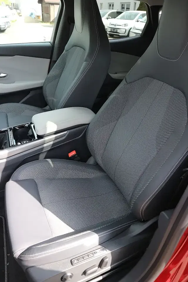 Ford Explorer Extended Range - Thumbnail 9