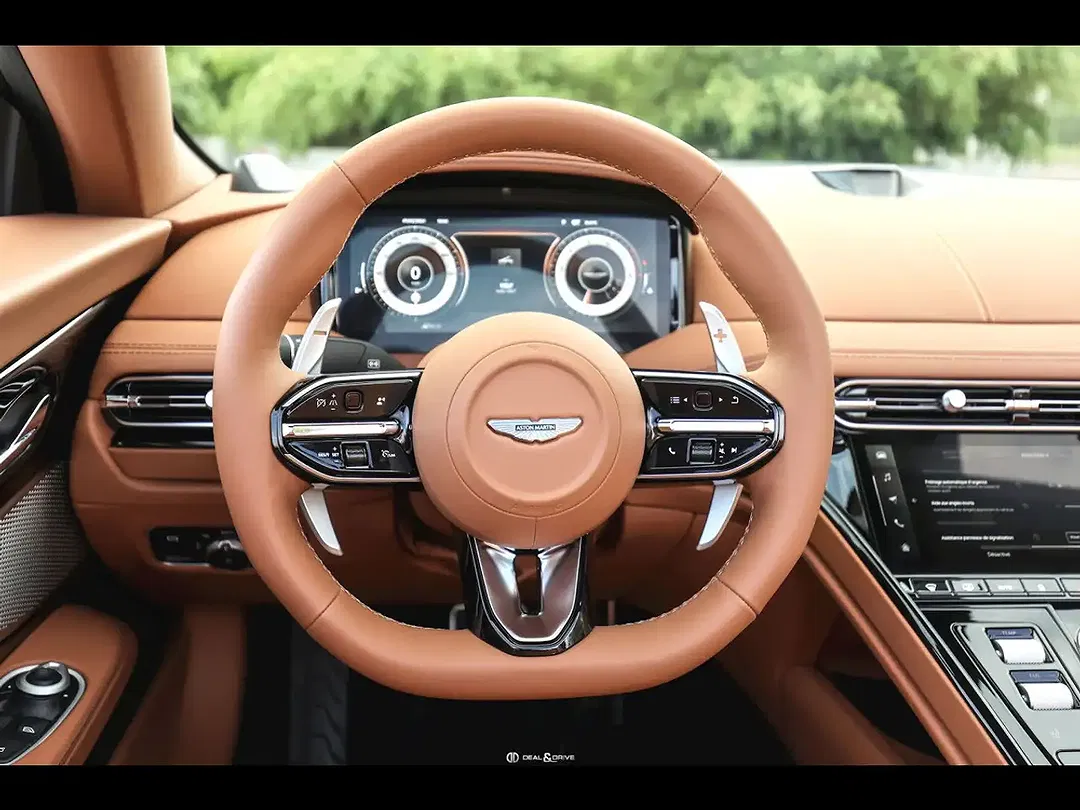 Aston Martin DB12 Volante - Thumbnail 11