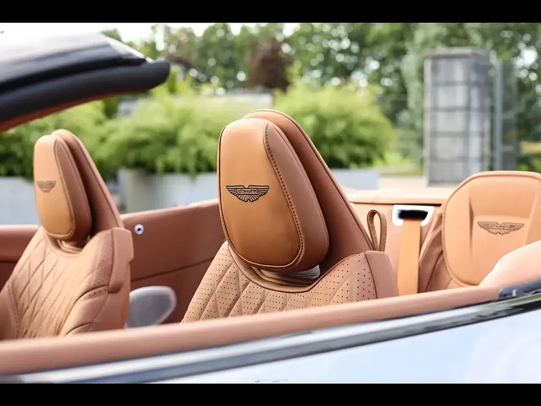 Aston Martin DB12 Volante - Thumbnail 12