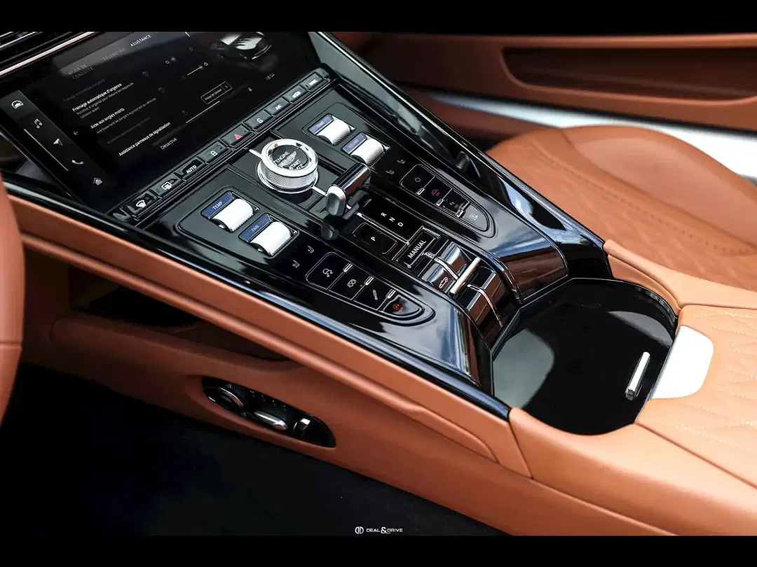 Aston Martin DB12 Volante - Thumbnail 14