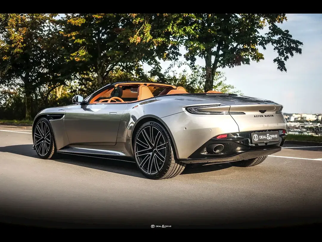 Aston Martin DB12 Volante - Thumbnail 3
