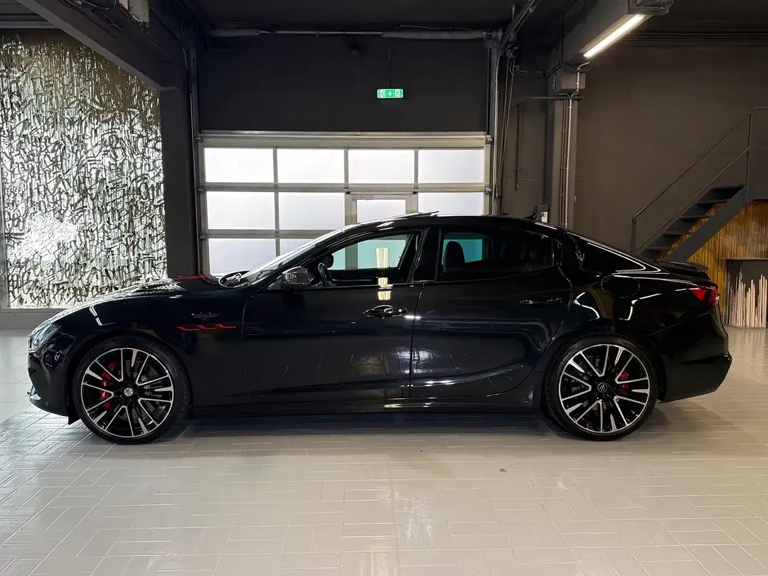 Maserati Ghibli - Thumbnail 4