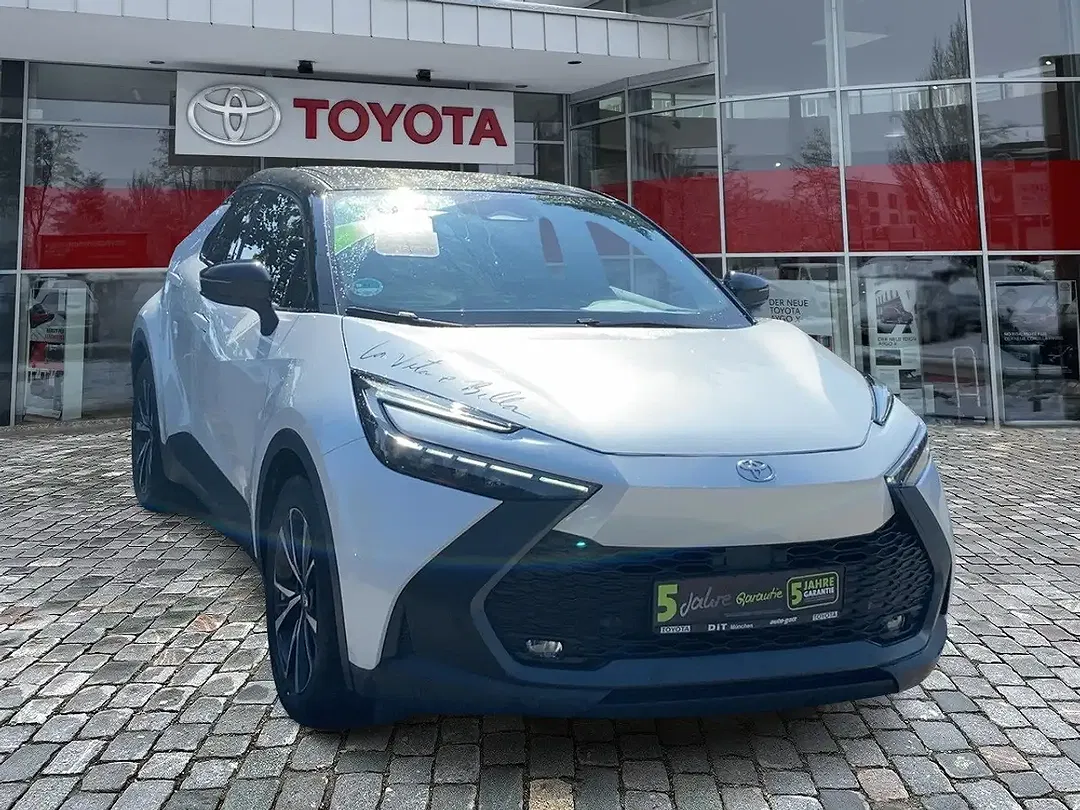 Toyota C-HR Black & White - Thumbnail 7