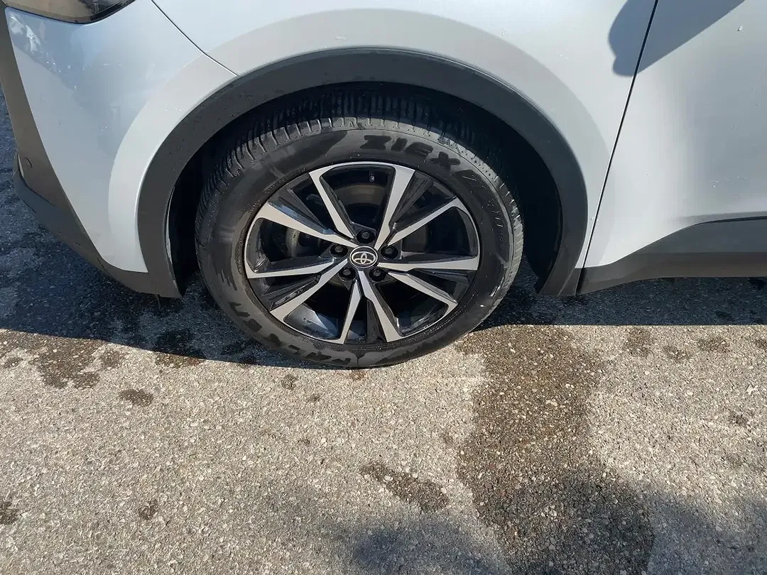 Toyota C-HR Black & White - Thumbnail 8