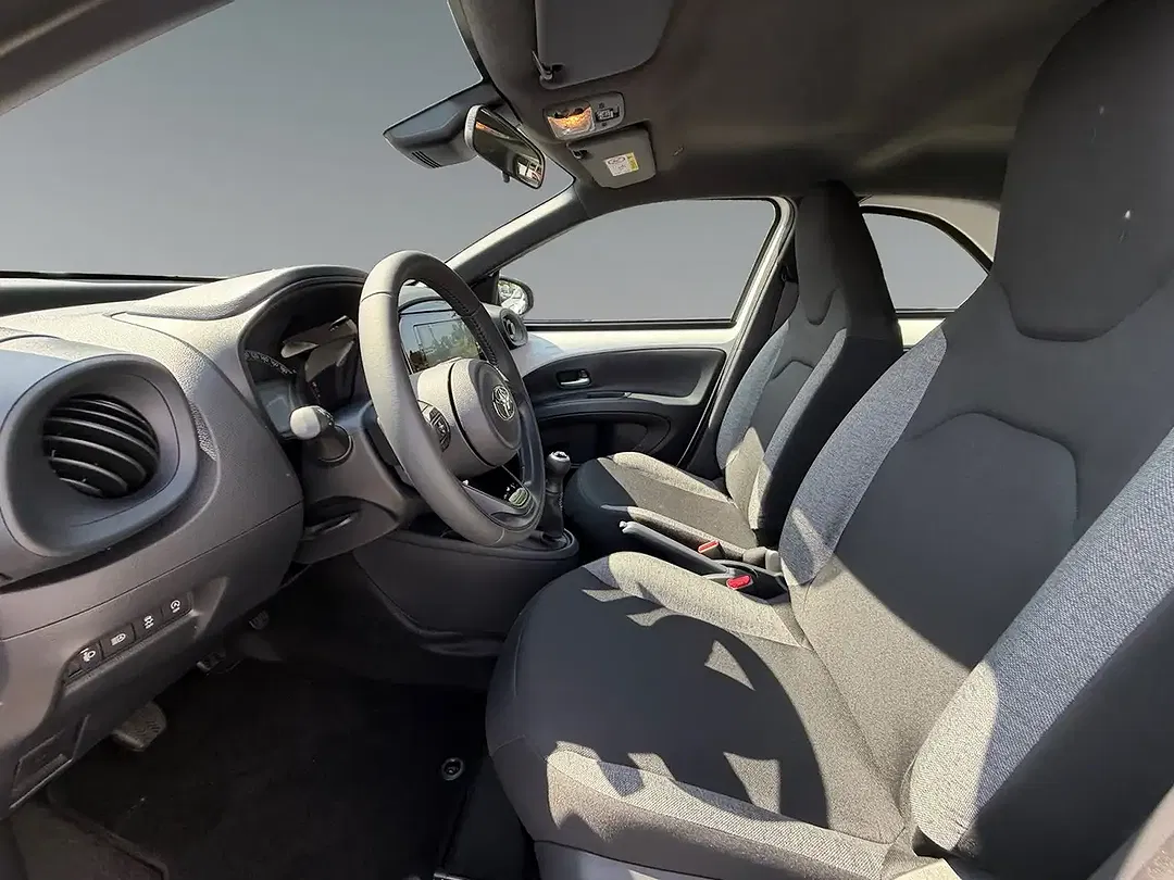 Toyota Aygo X Business Edition - Thumbnail 8