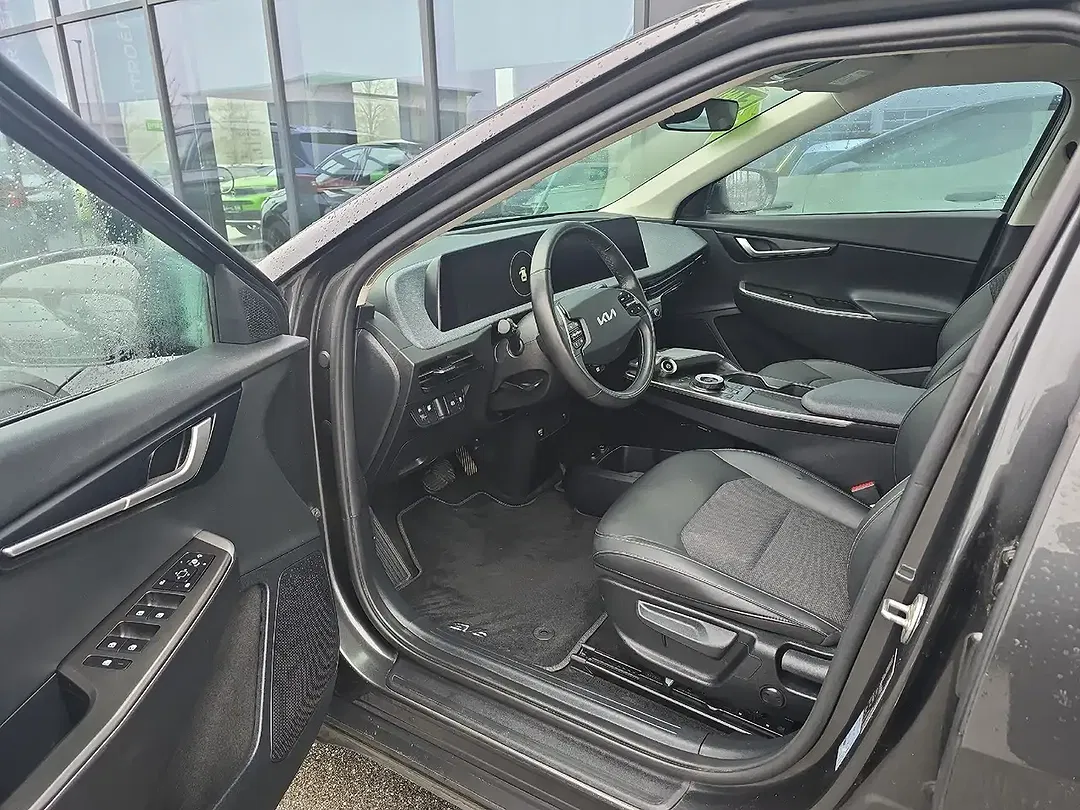 Kia EV6 - Thumbnail 10
