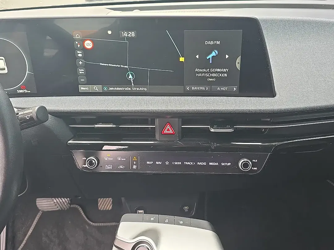 Kia EV6 - Thumbnail 9