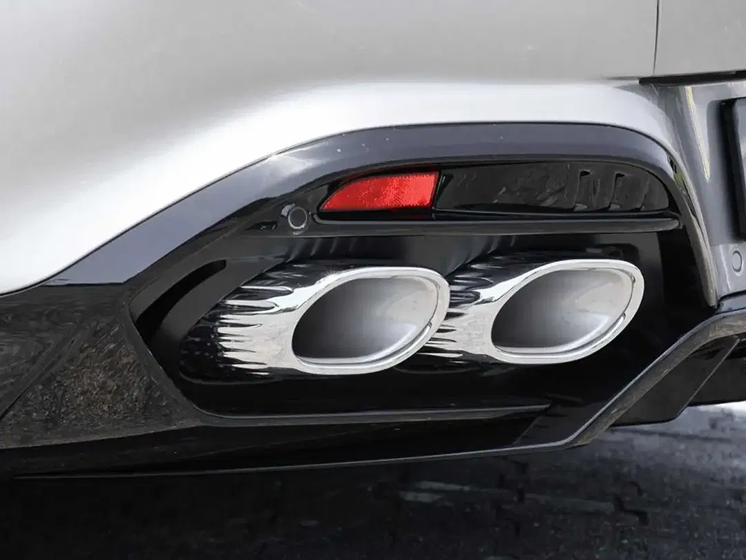 Aston Martin Vanquish Volante - Thumbnail 14