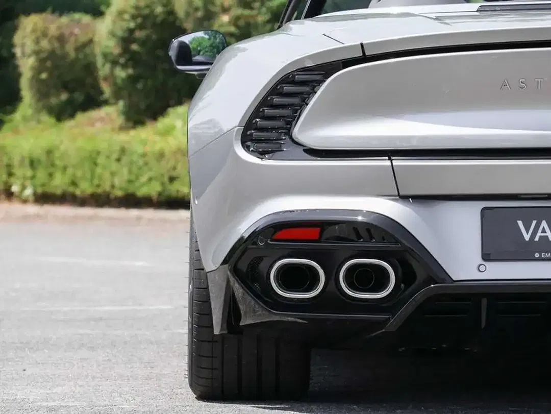 Aston Martin Vanquish Volante - Thumbnail 9