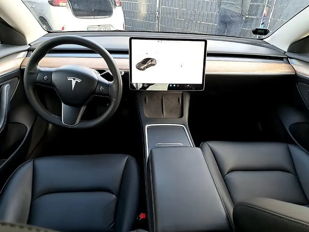 Tesla Model 3 RWD Plus - Thumbnail 3