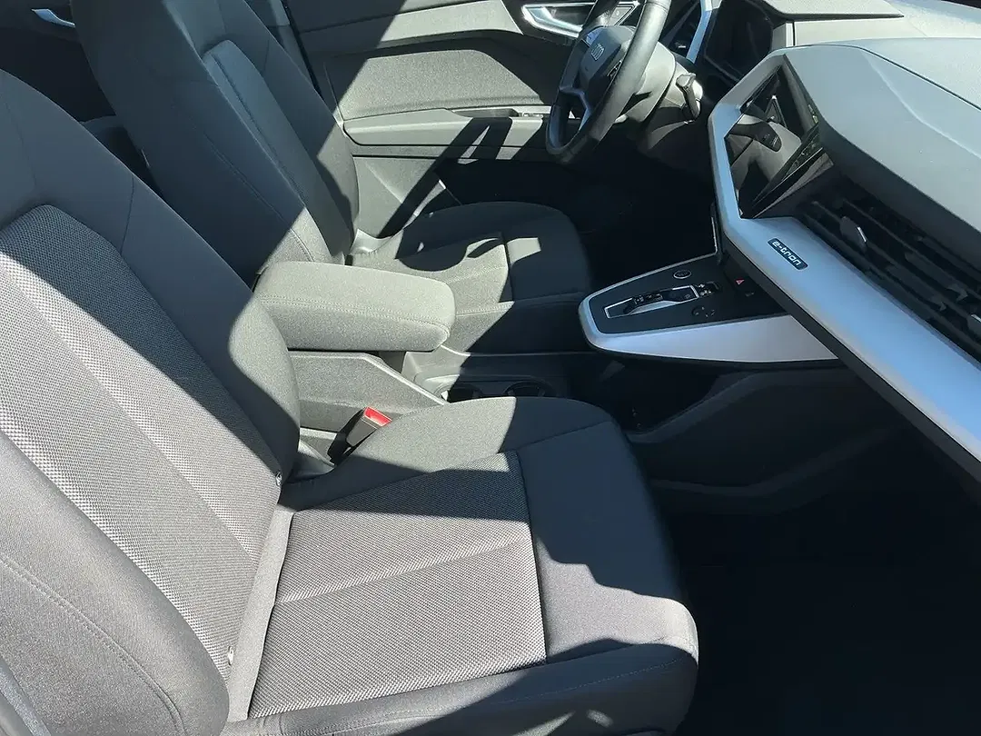 Audi Q4 e-tron 40 - Thumbnail 13