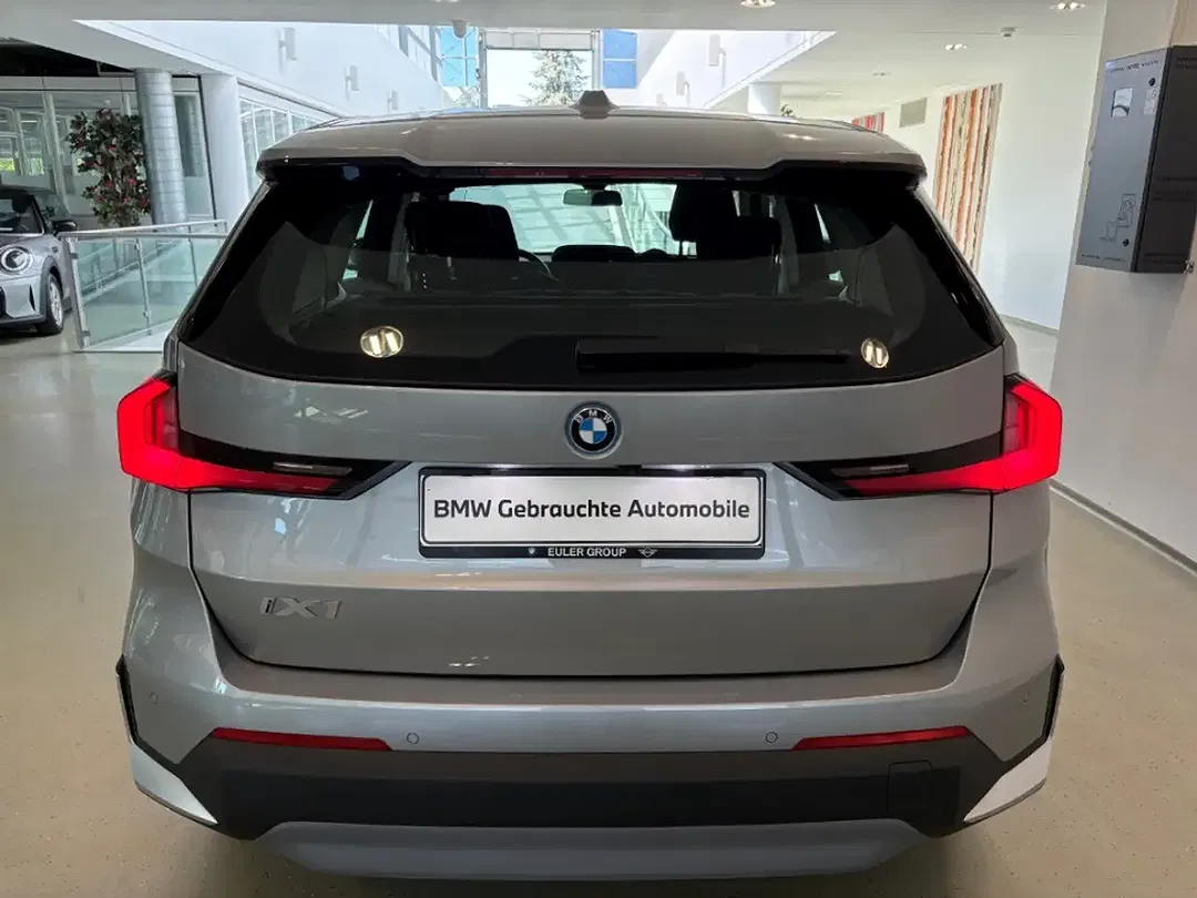 BMW iX1 xDrive - Thumbnail 3