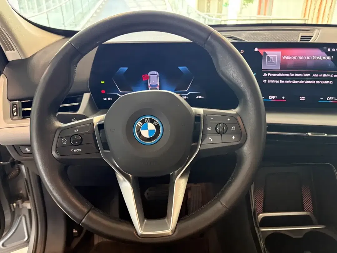 BMW iX1 xDrive - Thumbnail 5