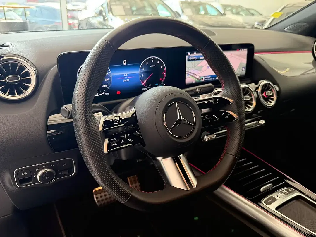 Mercedes-Benz GLA 200 AMG - Thumbnail 12