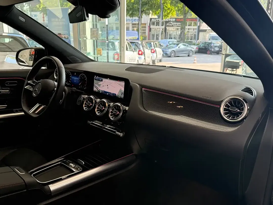 Mercedes-Benz GLA 200 AMG - Thumbnail 13
