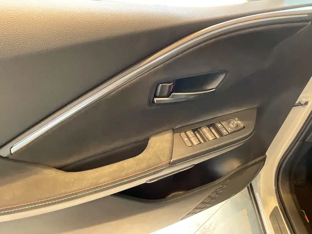 Toyota C-HR GR Sport - Thumbnail 11