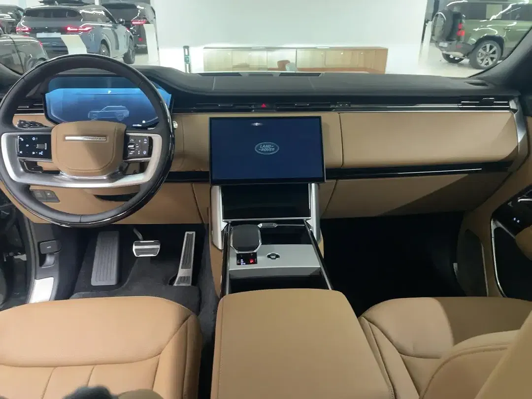 Land Rover Range Rover P550e - Thumbnail 10