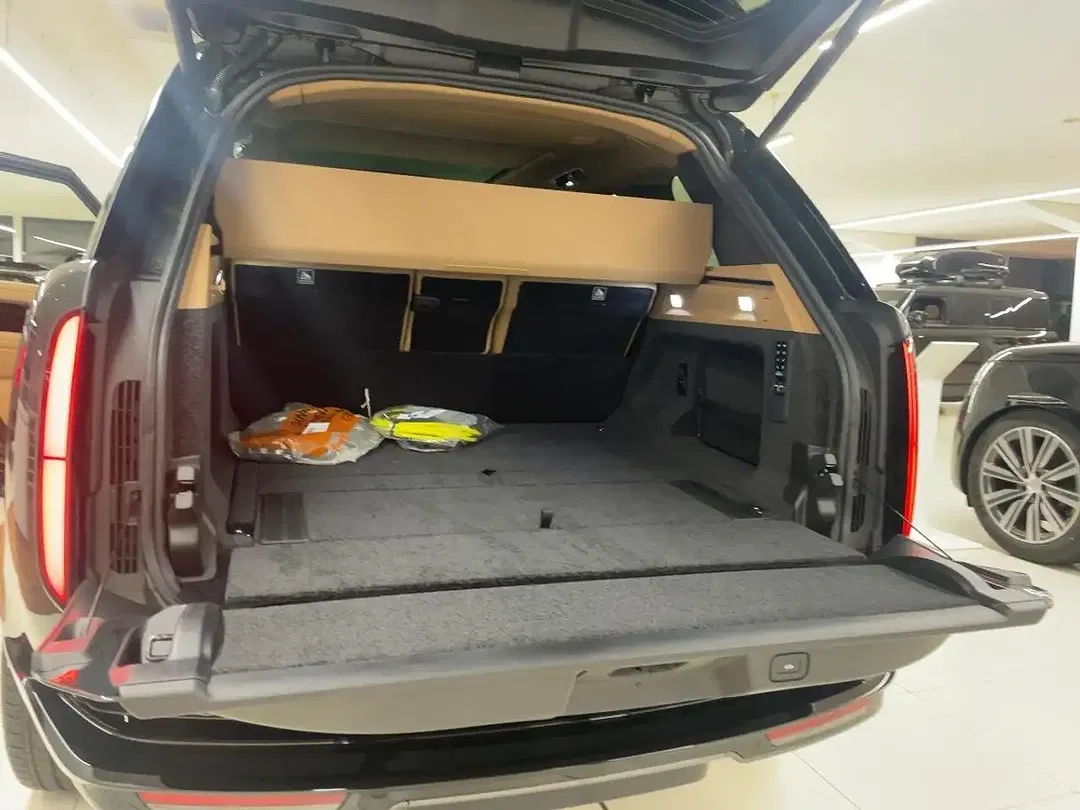 Land Rover Range Rover P550e - Thumbnail 7