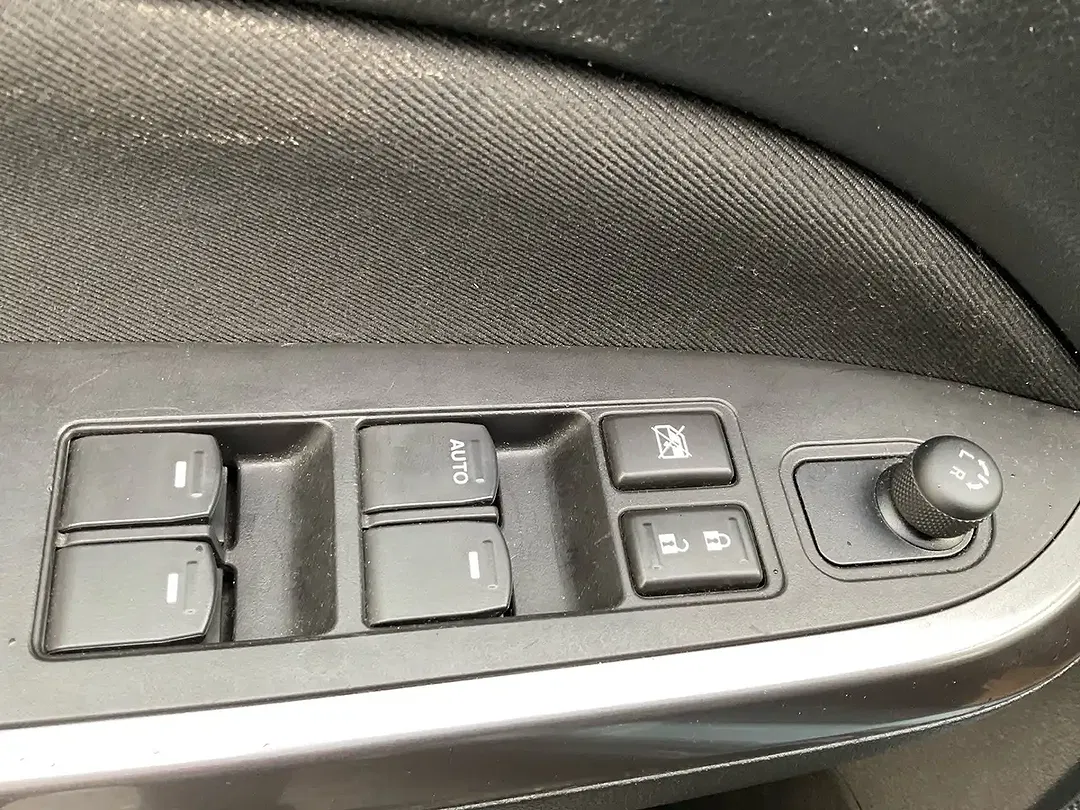 Suzuki Vitara - Thumbnail 13