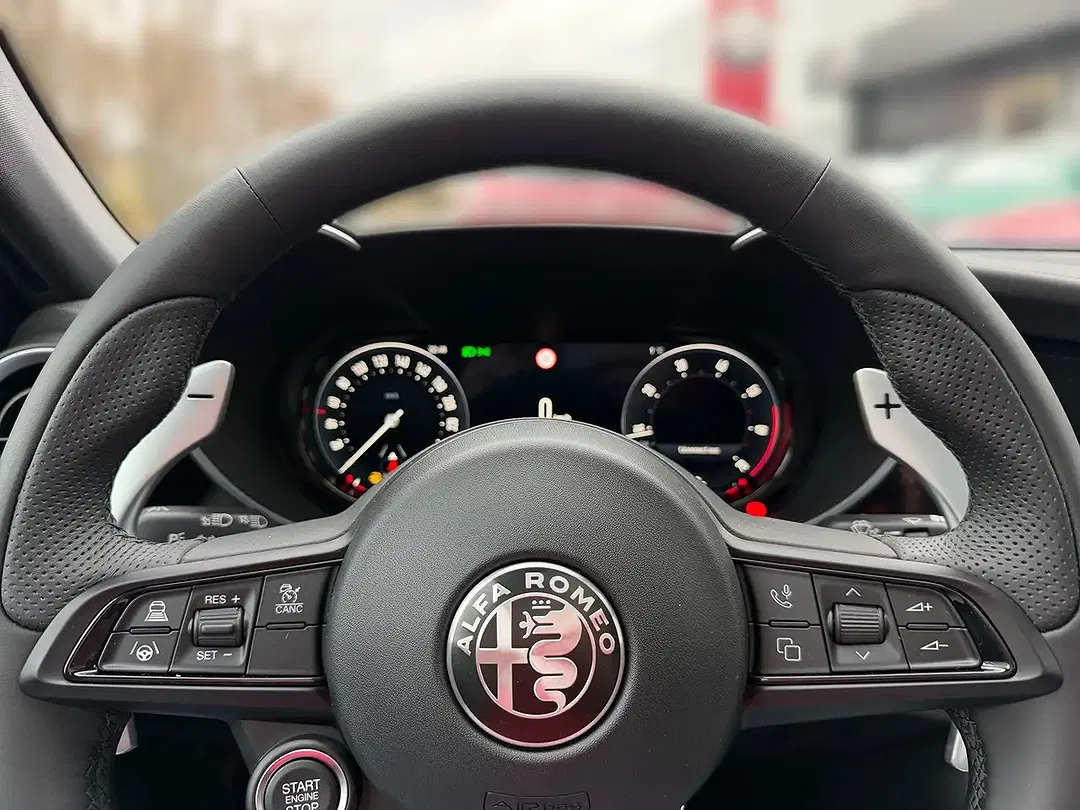 Alfa Romeo Giulia Veloce - Thumbnail 11