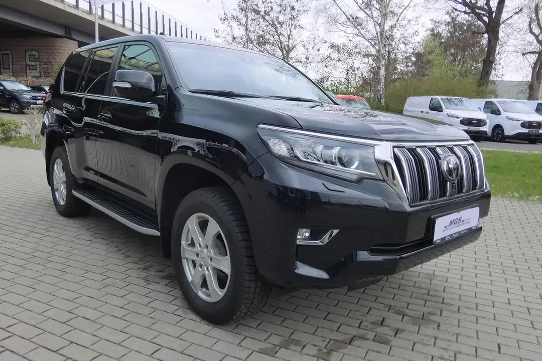 Toyota Land Cruiser 2.8 - Thumbnail 3