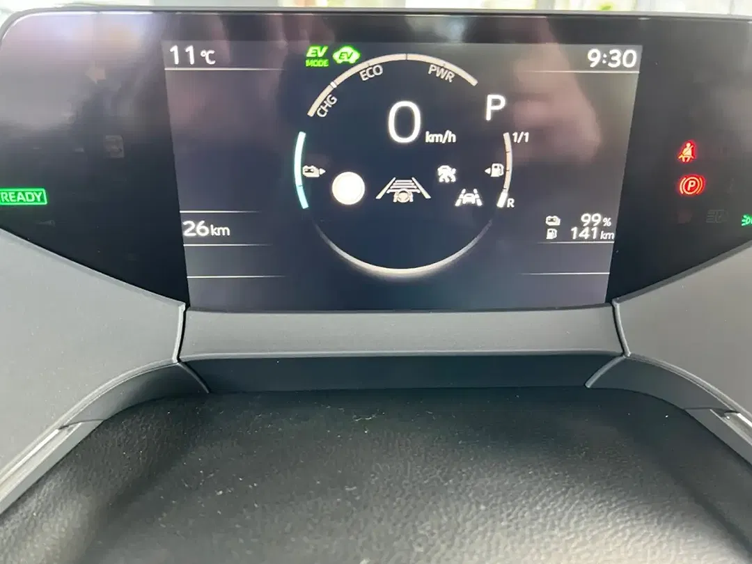 Toyota Prius PHEV Executive - Thumbnail 10