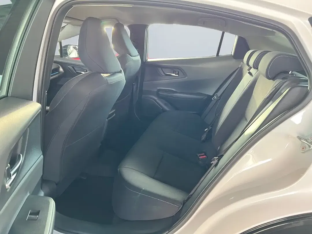 Toyota Prius PHEV Executive - Thumbnail 12