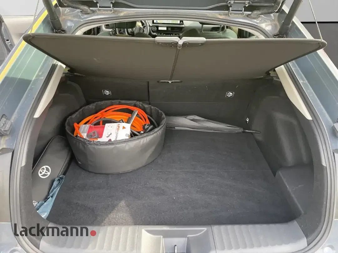 Toyota Prius PHEV Executive - Thumbnail 12